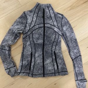 (2019 edition) Lululemon Define Jacket (size 6)